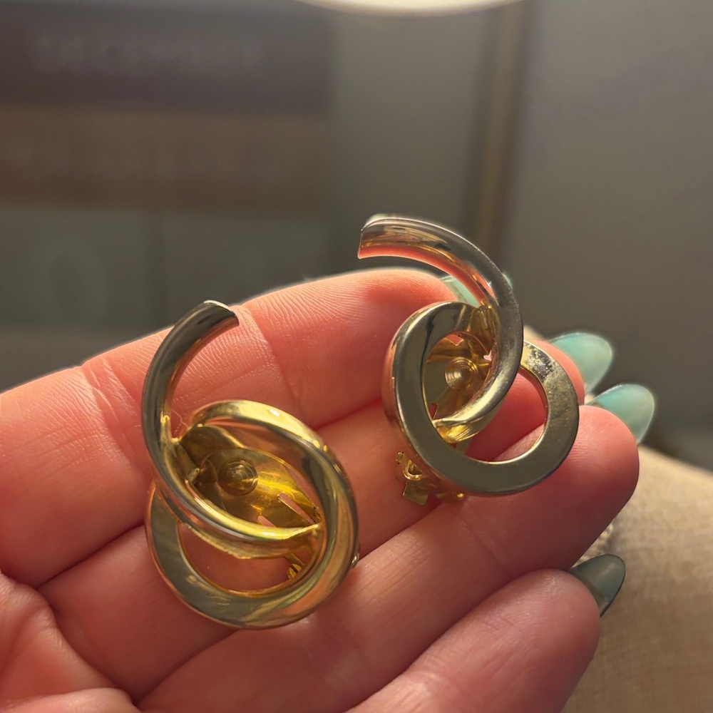 Vintage Coro Gold Swirl Earrings Clip - Picture 4 of 5